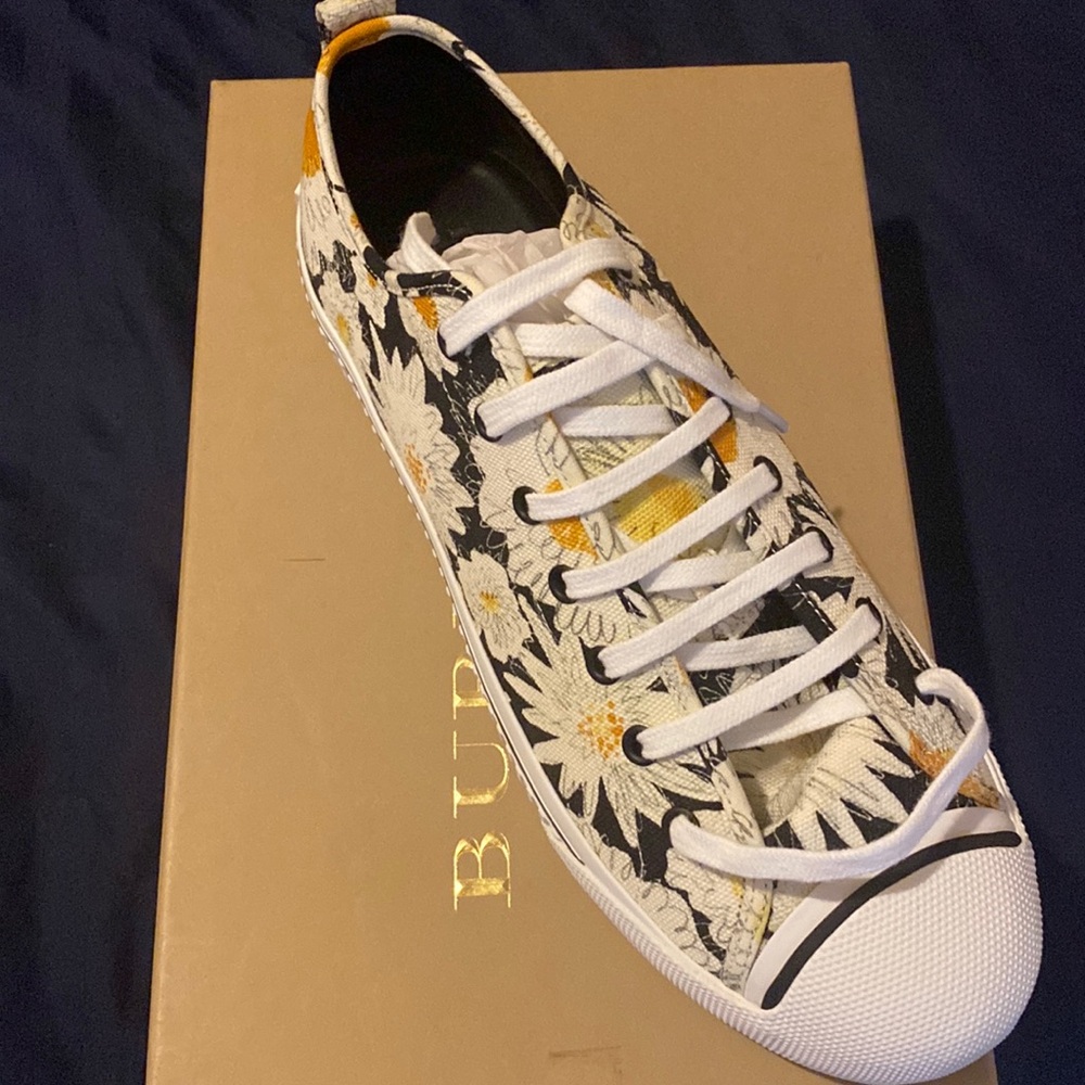 NWT Burberry floral sneakers size 13